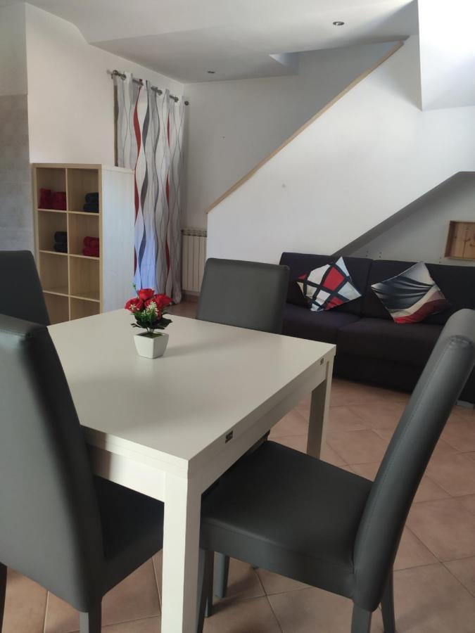 Red Lux Apartment ฟิวมิชีโน ภายนอก รูปภาพ