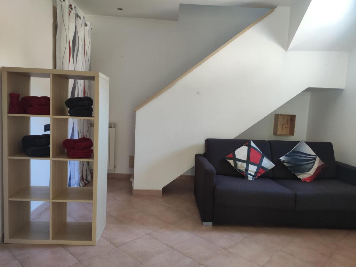 Red Lux Apartment ฟิวมิชีโน ภายนอก รูปภาพ