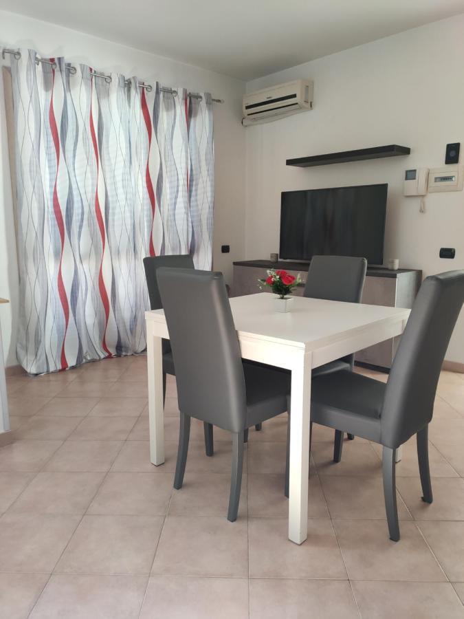 Red Lux Apartment ฟิวมิชีโน ภายนอก รูปภาพ